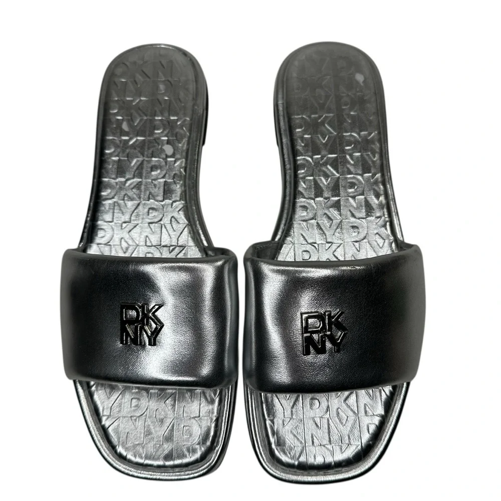 DKNY Women’s Bella Metallic Silver Embossed Logo Slide. Sz: 7